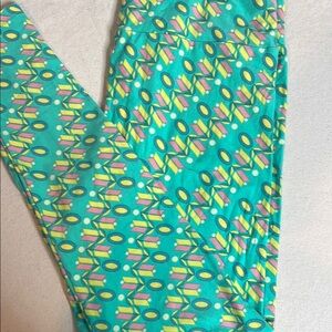 LuLaRoe “Retro Vibes” Tall & Curvy Leggings – Geometric Pastel Print